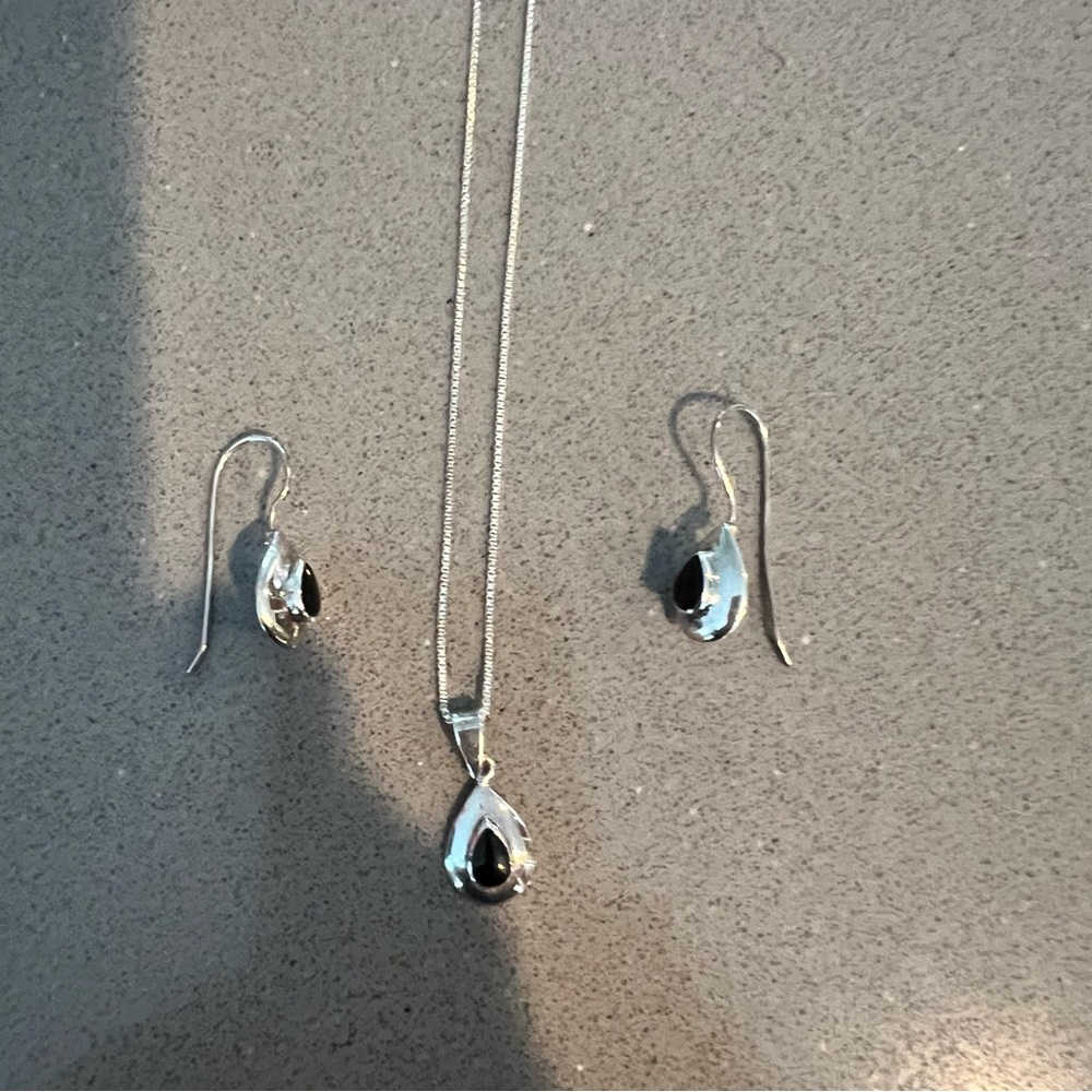Elegant Silver and Black Teardrop Pendant Necklace and Earring set